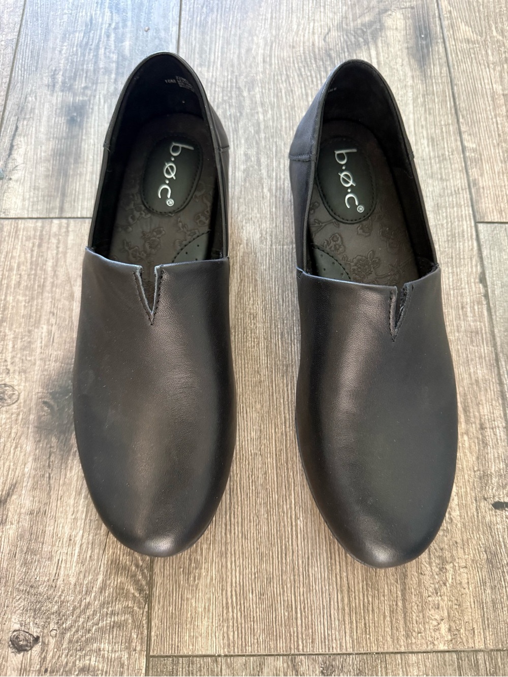 b.o.c. Women's Black Slip-On Leather Suree Flats